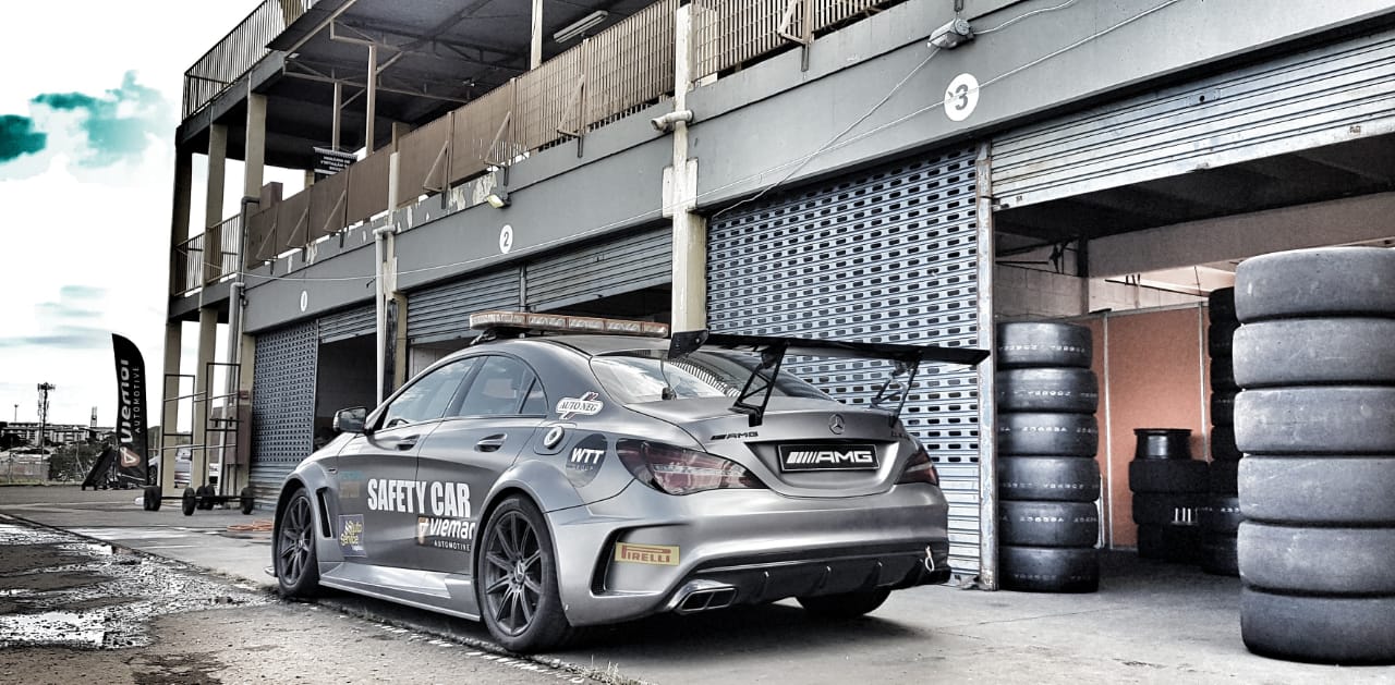 Este Mercedes CLA AMG de corrida esta à venda mais barato que um Classe A